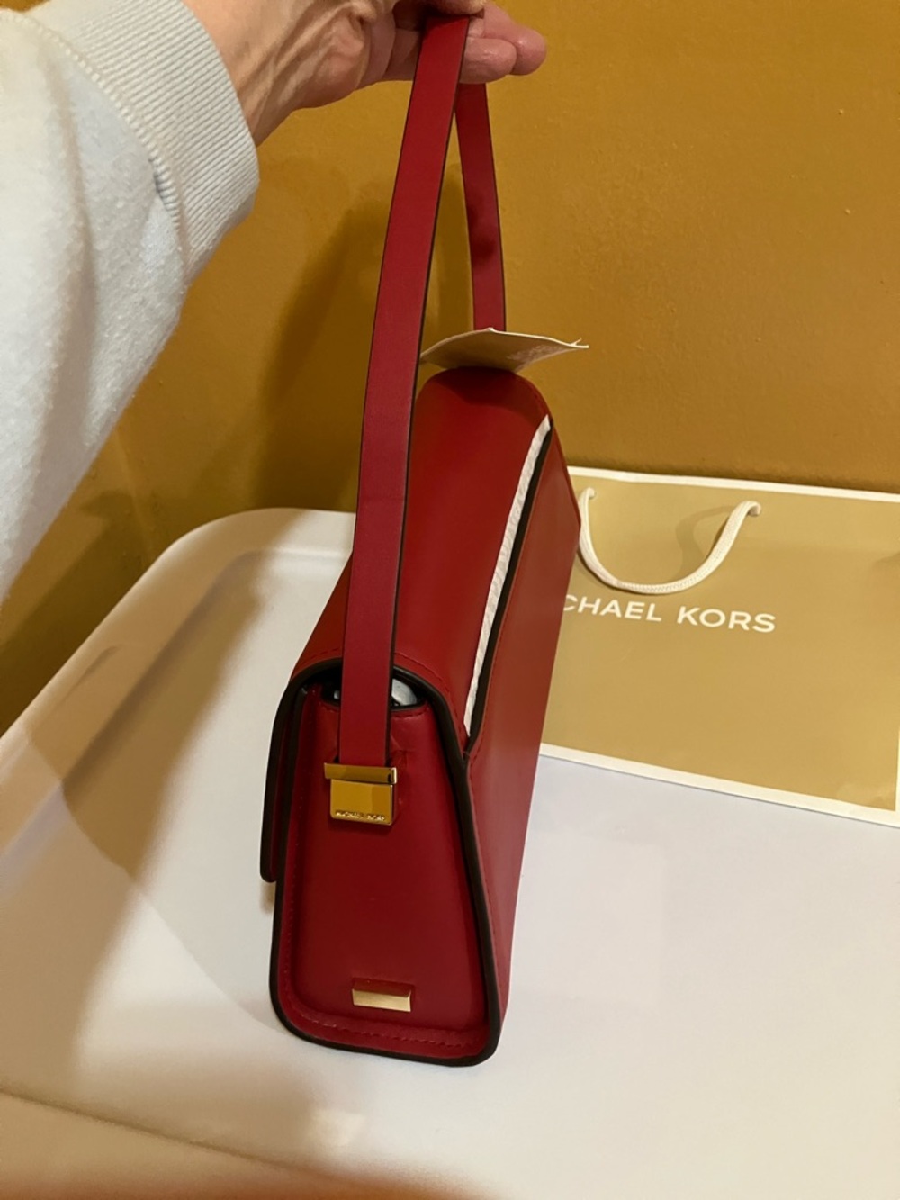 Michael Kors Ludlow MD Conv Shldr Crimson leather bag - Picture 9 of 12